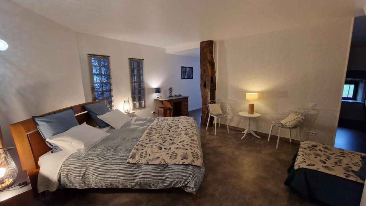 Domaine Le Puits Du Moulin Bed & Breakfast Comberjon Екстериор снимка