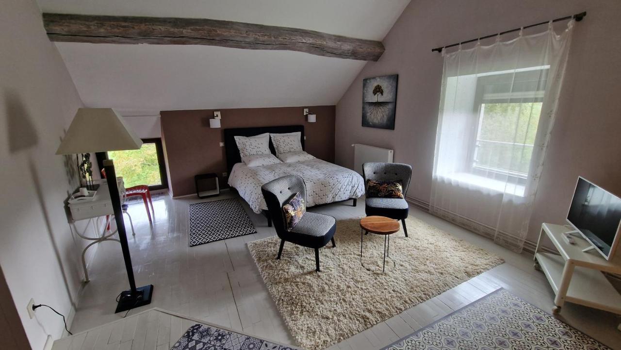 Domaine Le Puits Du Moulin Bed & Breakfast Comberjon Екстериор снимка